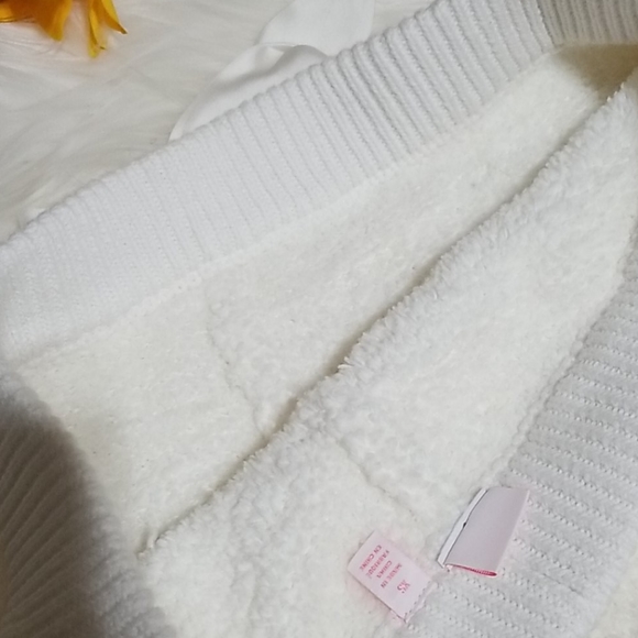 Make+Model Fuzzy Lounge Shorts - Picture 5 of 5